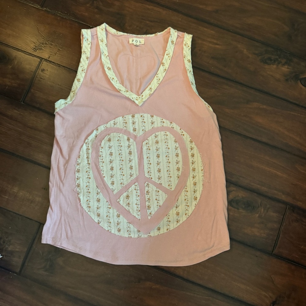 NWOT POL Blush Pink V-Neck Peace Heart Top w/Floral Detail